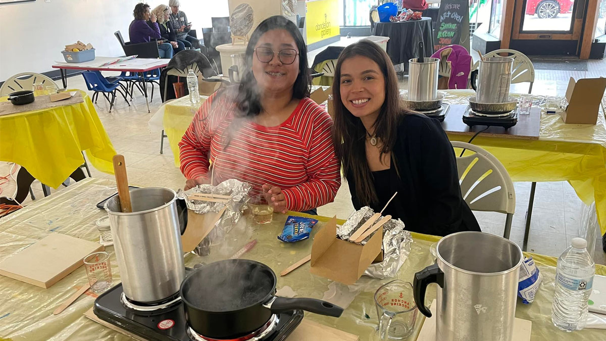 Holiday Candle Gift-Making Art Social at Dandelion Art Gallery